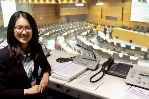 sewa alat interpreter untuk konferensi di semarang